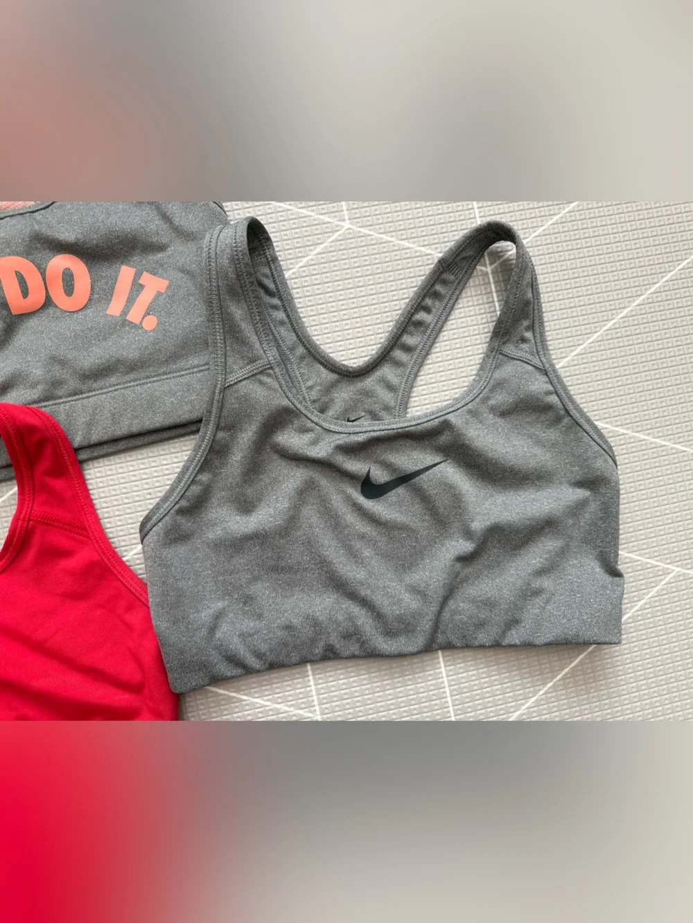 Nike|Women's Sports Bra Trio - Gray & Red•••JUST DO IT•••athleisure••••size smal